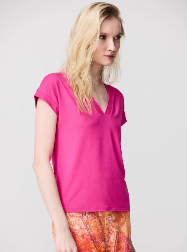 Scorpion basic t-shirt with beak