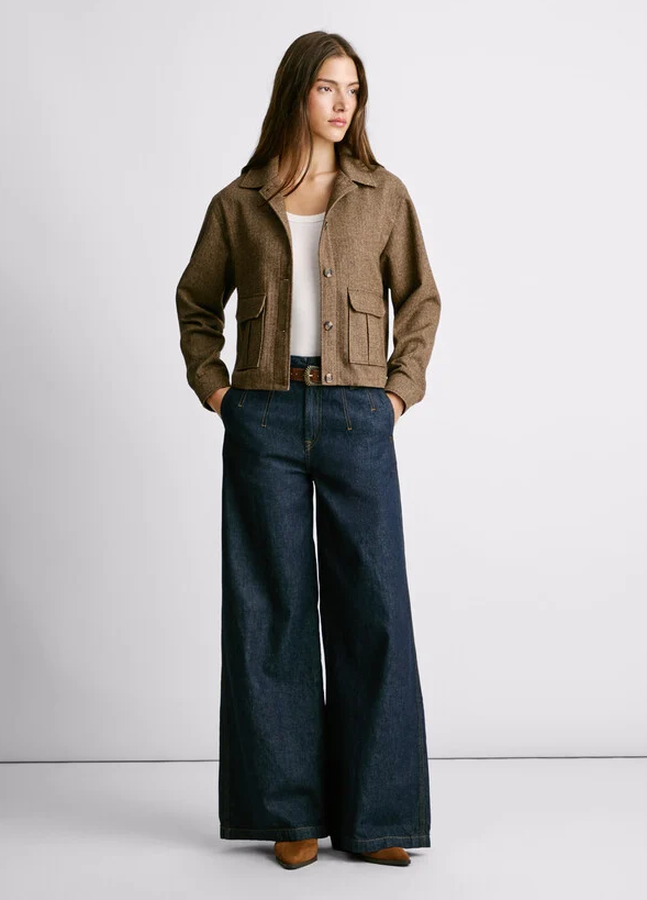 Pepe Jeans Casaco em Tecido Leve com Bolsos e Colarinho Camiseiro - detalhe