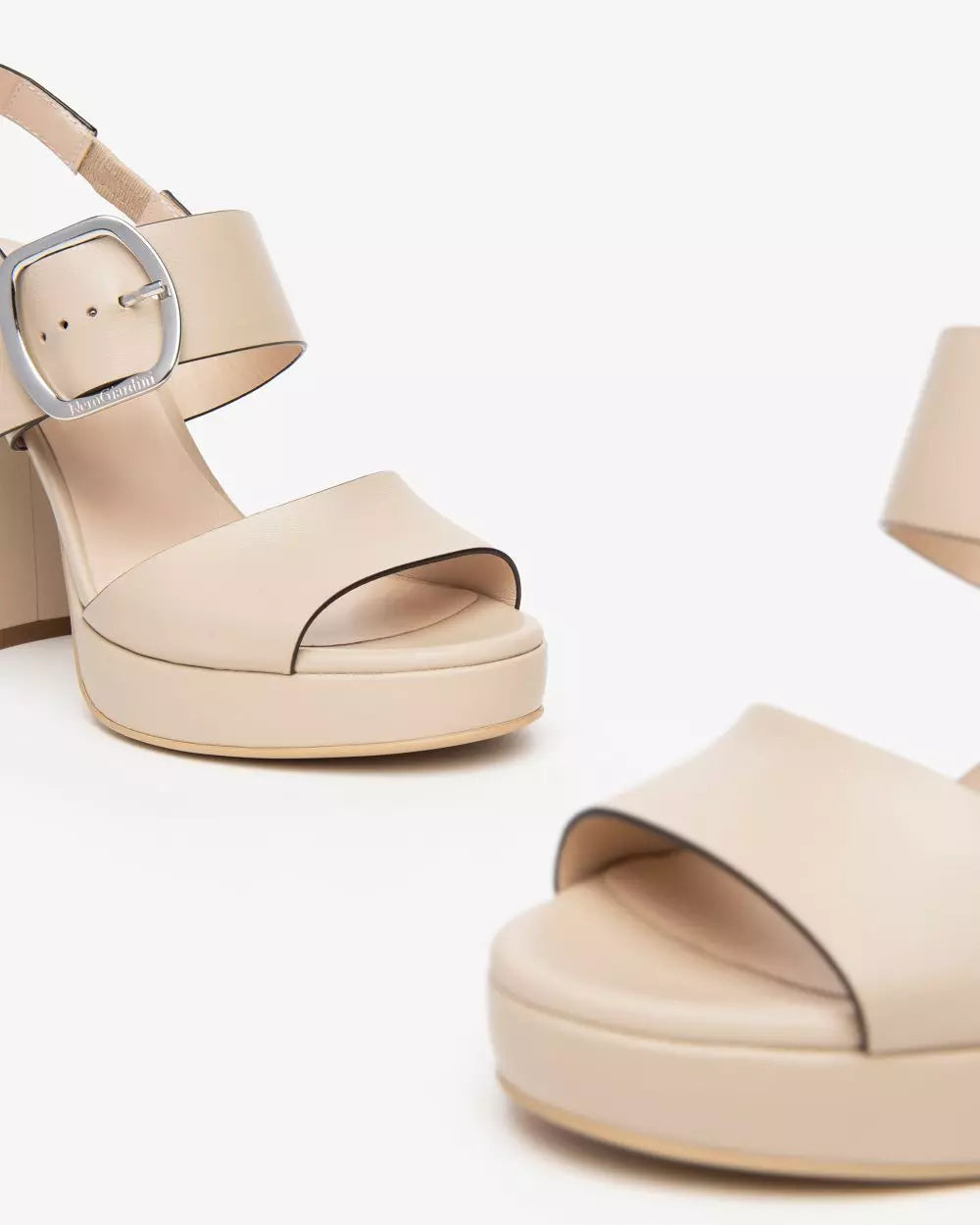 Nero Giardini Sandália